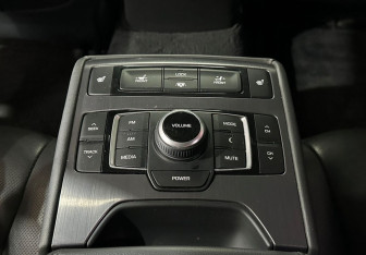 Подержанный автомобиль Hyundai Genesis 2014 года (15 фото)