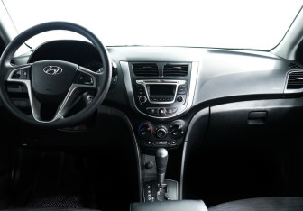 Подержанный автомобиль Hyundai Solaris Sedan 2015 года (9 фото)