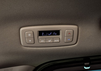 Подержанный автомобиль Kia Carnival 2024 года (16 фото)