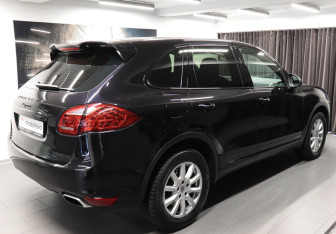 Подержанный автомобиль Porsche Cayenne 2012 года (4 фото)