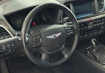 Подержанный автомобиль Hyundai Genesis 2014 года (12 фото)