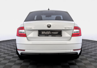 Подержанный автомобиль Skoda Octavia Liftback 2019 года (6 фото)