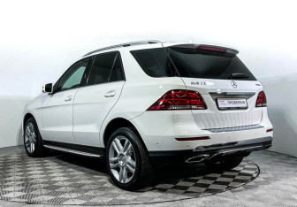 Подержанный автомобиль Mercedes-Benz GLE 2015 года (7 фото)