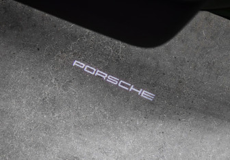 Подержанный автомобиль Porsche Taycan 2021 года (26 фото)