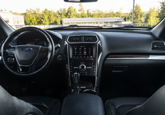 Подержанный автомобиль Ford Explorer 2018 года (12 фото)