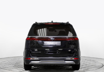 Подержанный автомобиль Kia Carnival 2021 года (6 фото)