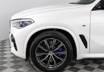 Подержанный автомобиль BMW X5 2019 года (8 фото)