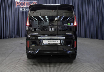 Подержанный автомобиль Honda Stepwgn 2016 года (6 фото)
