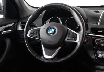 Подержанный автомобиль BMW X1 2018 года (15 фото)