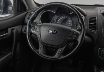Подержанный автомобиль Kia Sorento 2013 года (15 фото)
