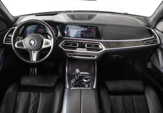 Подержанный автомобиль BMW X7 2021 года (11 фото)