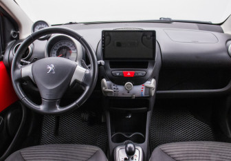 Подержанный автомобиль Peugeot 107 2012 года (13 фото)