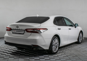 Подержанный автомобиль Toyota Camry Sedan 2021 года (5 фото)