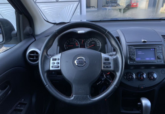 Подержанный автомобиль Nissan Note 2010 года (14 фото)