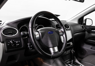 Подержанный автомобиль Ford Focus Hatchback 2011 года (10 фото)