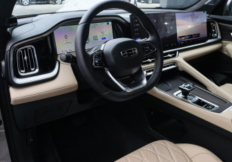 Подержанный автомобиль Geely Monjaro 2025 года (17 фото)