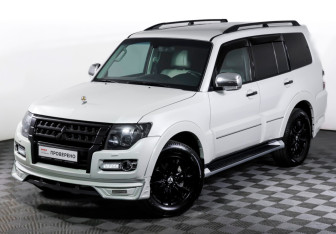 Подержанный автомобиль Mitsubishi Pajero 2020 года (24 фото)