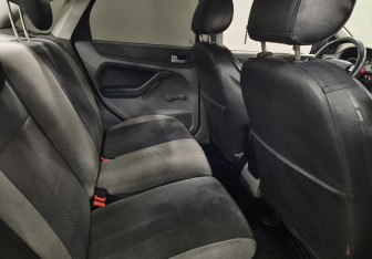 Подержанный автомобиль Ford Focus Sedan 2009 года (11 фото)