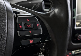Подержанный автомобиль Volkswagen Touareg 2013 года (30 фото)