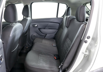 Подержанный автомобиль Renault Sandero 2016 года (16 фото)