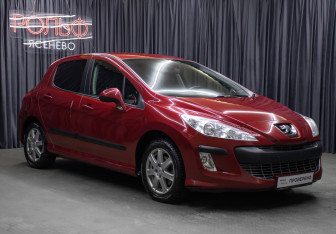 Подержанный автомобиль Peugeot 308 Hatchback 2011 года (3 фото)