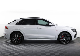 Подержанный автомобиль Audi Q8 2019 года (4 фото)