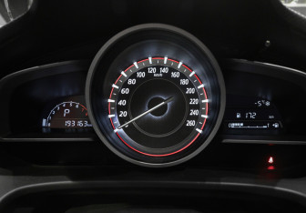 Подержанный автомобиль Mazda 3 Sedan 2014 года (12 фото)