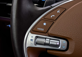 Подержанный автомобиль Genesis G80 2021 года (28 фото)