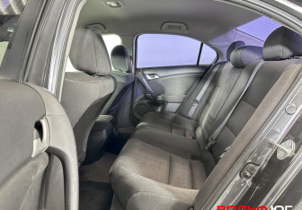 Подержанный автомобиль Honda Accord Sedan 2008 года (10 фото)
