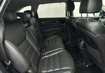 Подержанный автомобиль Kia Sorento 2018 года (14 фото)