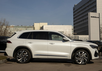 Подержанный автомобиль Geely Monjaro 2024 года (3 фото)