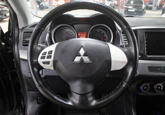 Подержанный автомобиль Mitsubishi Lancer Sedan 2007 года (17 фото)