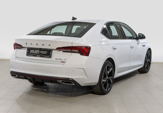 Подержанный автомобиль Skoda Octavia Liftback 2023 года (5 фото)