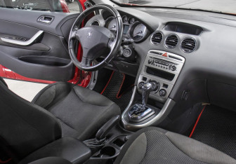 Подержанный автомобиль Peugeot 308 Hatchback 2009 года (9 фото)