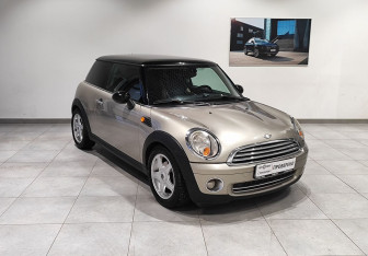 Подержанный автомобиль MINI Hatch 2008 года (3 фото)