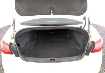 Подержанный автомобиль Infiniti Q50 2014 года (10 фото)