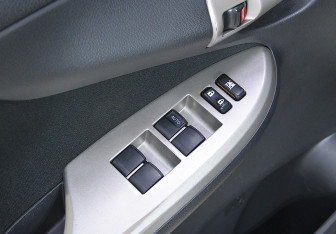 Подержанный автомобиль Toyota Corolla Sedan 2008 года (17 фото)