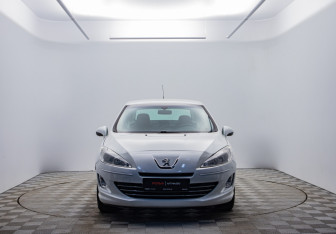 Подержанный автомобиль Peugeot 408 2014 года (2 фото)