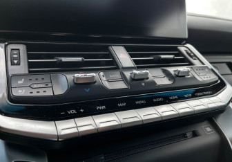 Подержанный автомобиль Toyota Land Cruiser Suv 2024 года (18 фото)