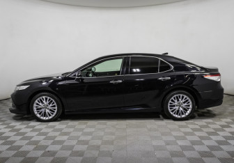 Подержанный автомобиль Toyota Camry Sedan 2020 года (8 фото)