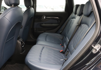 Подержанный автомобиль MINI Clubman Wagon 2020 года (10 фото)