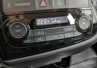 Подержанный автомобиль Mitsubishi Outlander 2022 года (21 фото)