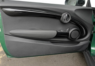 Подержанный автомобиль MINI Hatch 2019 года (18 фото)