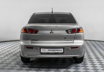 Подержанный автомобиль Mitsubishi Lancer Sedan 2012 года (6 фото)