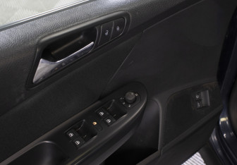 Подержанный автомобиль Volkswagen Passat Sedan 2007 года (14 фото)