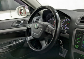 Подержанный автомобиль Skoda Octavia Liftback 2013 года (20 фото)