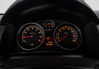 Подержанный автомобиль Opel Astra Hatchback 2010 года (12 фото)