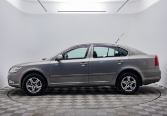 Подержанный автомобиль Skoda Octavia Liftback 2009 года (2 фото)