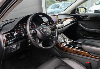Подержанный автомобиль Audi A8 2015 года (15 фото)