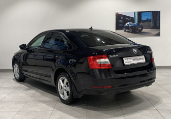 Подержанный автомобиль Skoda Octavia Liftback 2018 года (7 фото)